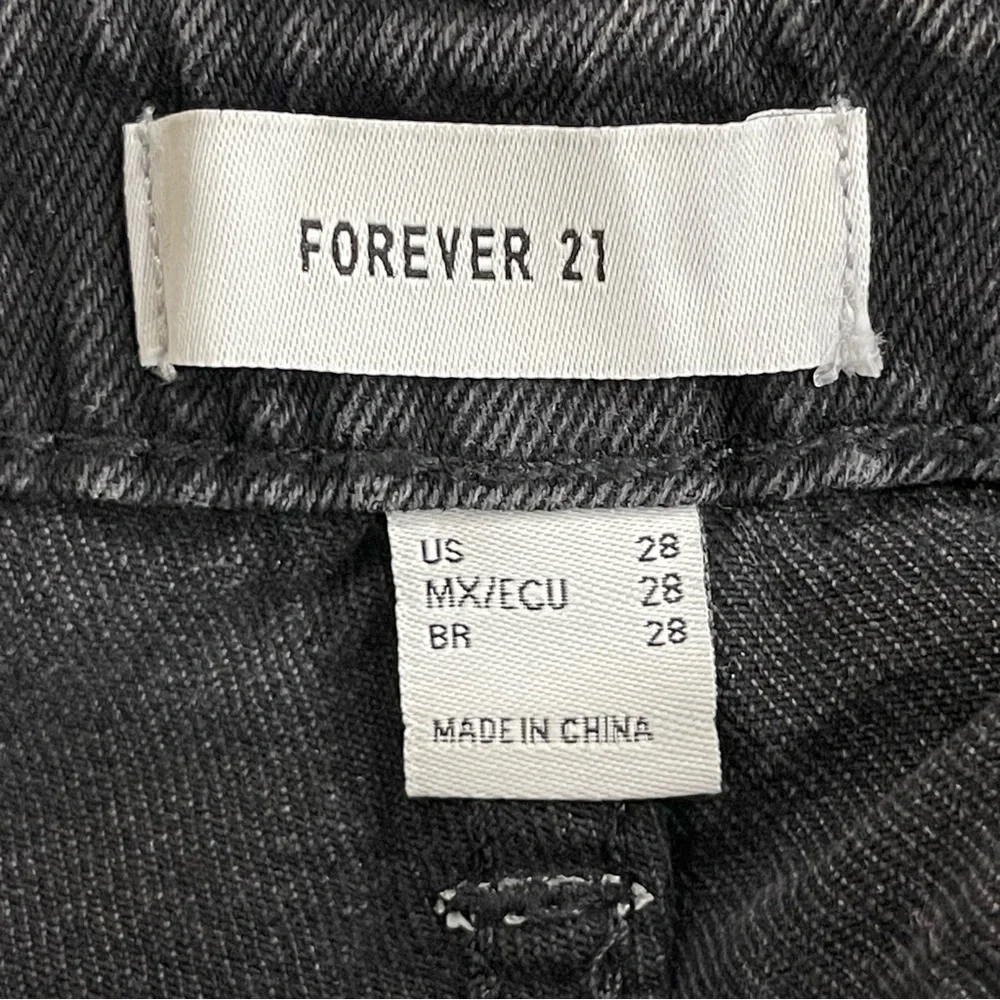 Forever 21 women’s shorts new with tags size 28
